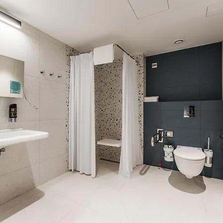 Meininger Centrum Хостел *