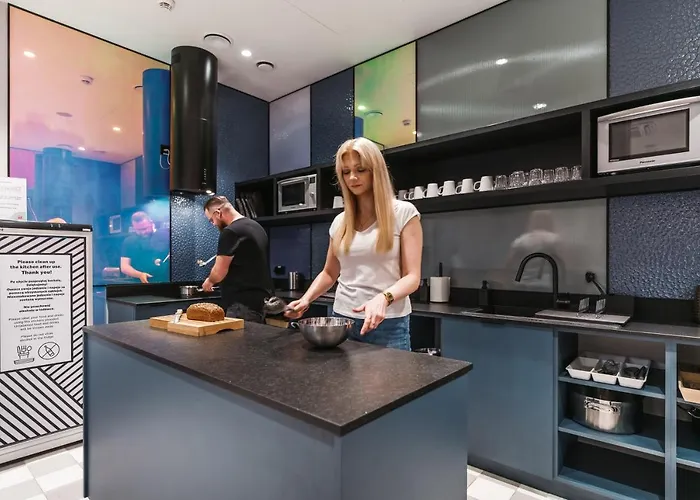 Meininger Centrum Hostel *